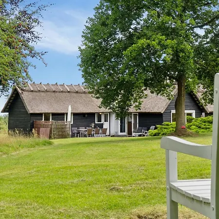 Emeli - 100m From The Sea By Interhome